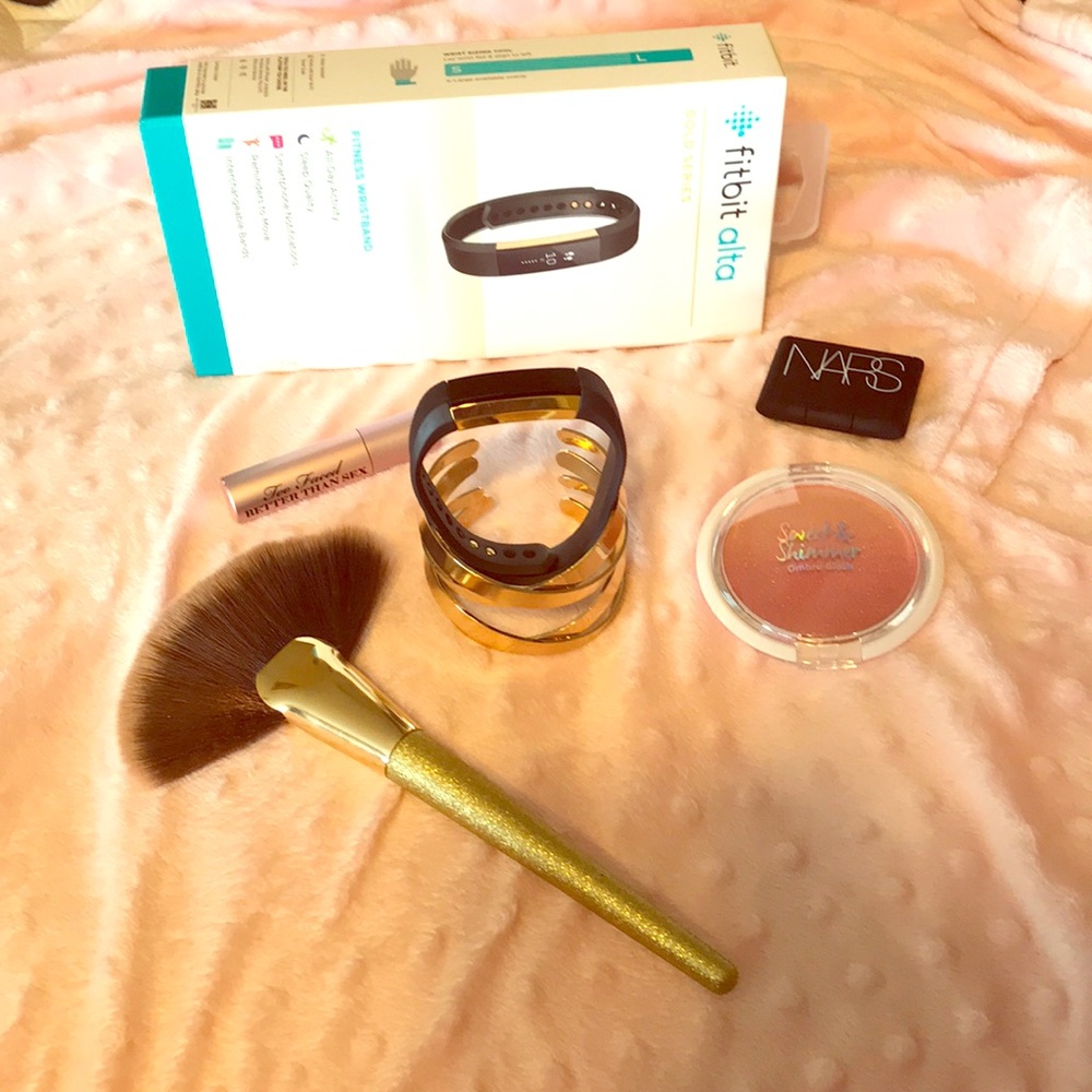 Small fitbit Alta gold!